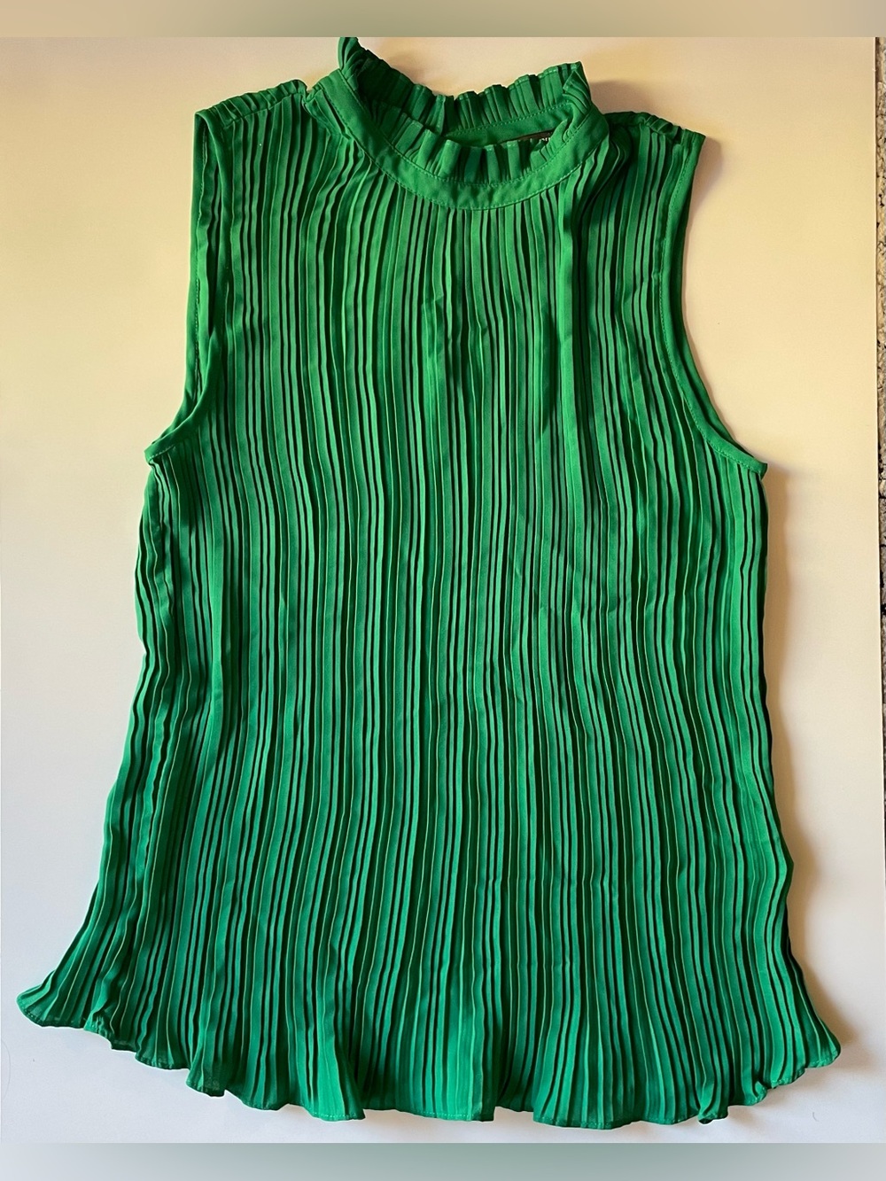Adrianna Papell Emerald Green Pleated Mock Neck Sleeveless Camisole